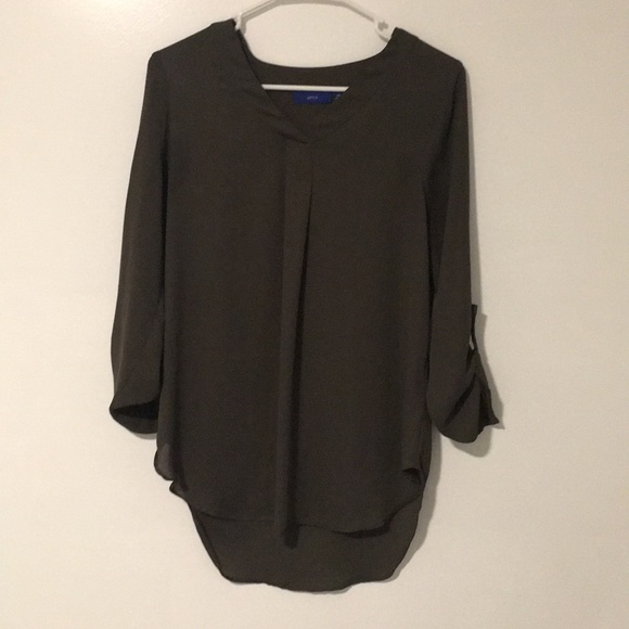 The same blouse over and over - Picture 7 of 7